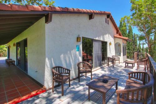 Relaxing River-View Retreat Near Sacramento