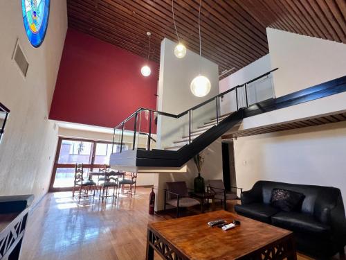 Five-Bedroom House image 9