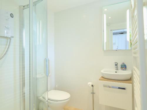 4 Thornlea Mews - image 2