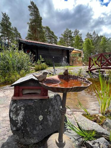 Timber cottages with jacuzzi and sauna near lake Vänern