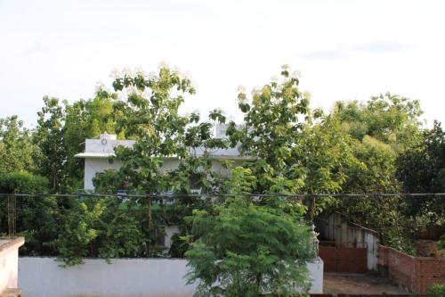 "Priyadarshi Villa" Free pickup in ac car from Jasidih Railway station or Deoghar Airport - Agoia