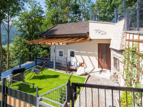  Alpine Holiday Home in Bramberg am Wildkogel with Garden, Pension in Bramberg am Wildkogel