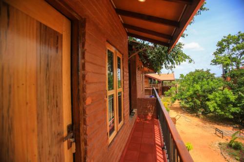 Jungle Hut Resort Sigiriya