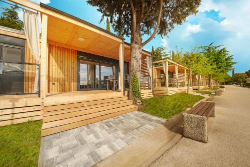 Зовнішній вигляд готелю, Premium Mobile Homes - Hotel & Resort Adria Ankaran in Анкаран