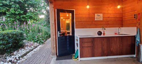 Ecolodge prive sauna, prachtige tuin, jacuzzi en warm zwembad