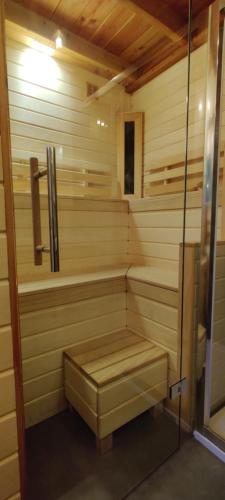 Ecolodge prive sauna, prachtige tuin, jacuzzi en warm zwembad