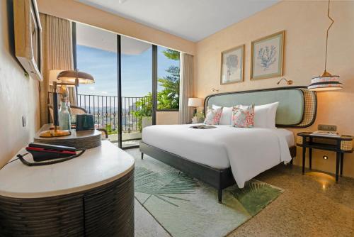 Double or Twin Room with Partial Sea View image 2