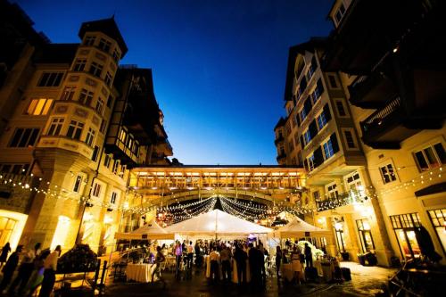 Platinum 3 Bedroom Vacation Rental In The Heart Of Vail That Includes Ski Valet, Ski Deck, Rooftop Pool, Panoramic Views in Vail, USA