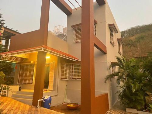 Swaradhya Hillside Villa 3BHK -AC - WiFi - SmartTV - Parking - Kitchenette - Near Lonavala