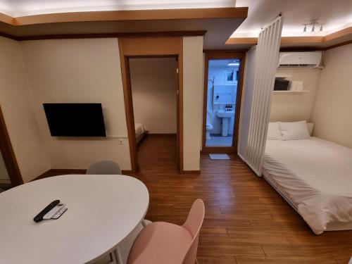 Complace H, Seoul (photo 6)