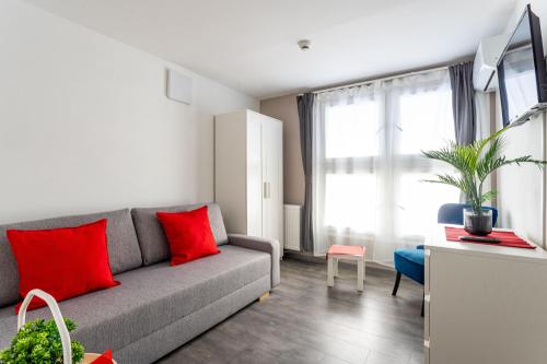 RÁKÓCZI 4 BEDROOM CENTRE APARTMENT - image 13
