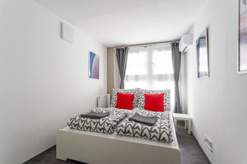 RÁKÓCZI 4 BEDROOM CENTRE APARTMENT - main image