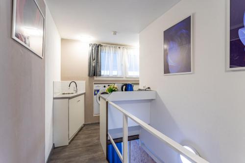 RÁKÓCZI 4 BEDROOM CENTRE APARTMENT - image 2