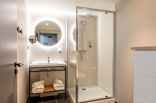 Bathroom, Best Western M-Treize Paris Asnieres in Asnieres-sur-Seine
