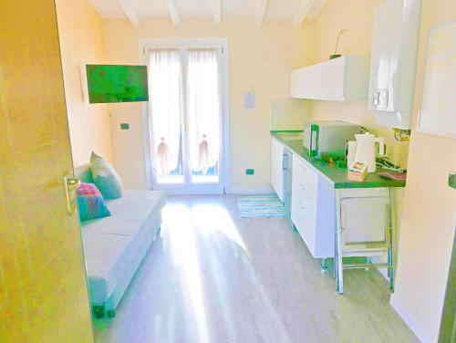 Apartment with one bedroom in Milano with wonderful city view balcony and WiFi - image 12