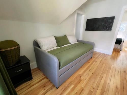 4BR St Paul Retreat Near Lake Phalen Sleeps 13 - image 13