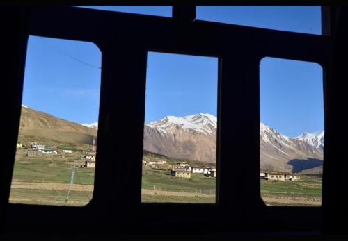 Skats, The Nomad's Cottage-Losar , nearest hotel stay to visit Chandra Tal - Lake , in Spiti Valley in Losara