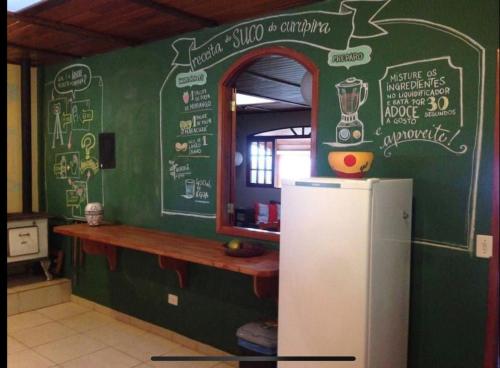 廚房, Casa do Curupira - 3 dormitórios com cozinha e vista incrível perto de Campos do Jordão (Casa do Curupira - 3 dormitorios com cozinha e vista incrivel perto de Campos do Jordao) in 聖克拉拉