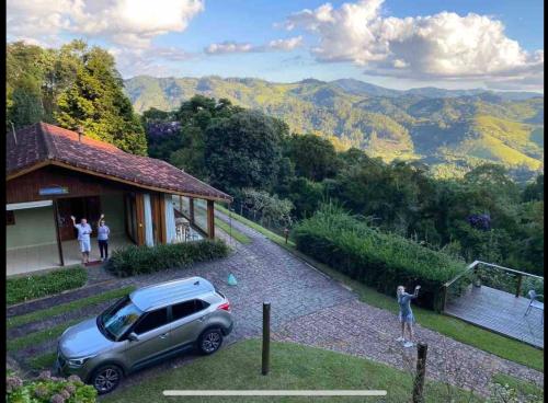 Casa do Curupira - 3 dormitórios com cozinha e vista incrível perto de Campos do Jordão