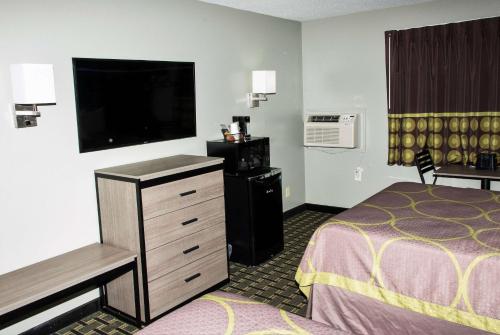 Super 8 by Wyndham Michigan City in Michigan City, USA