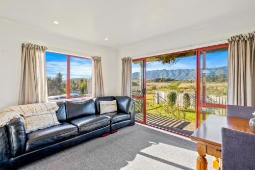 Exterior view, Cottage on Rutherford - Waikanae Holiday Home in Waikanae