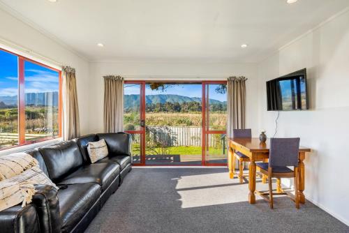 Exterior view, Cottage on Rutherford - Waikanae Holiday Home in Waikanae