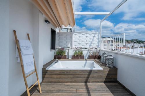 尼普頓酒店 (Hotel Neptuno) in 卡萊利亞