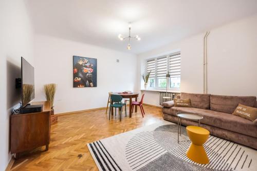 Metro Plac Wilsona Etno Apartament by BookingHost, Warsaw