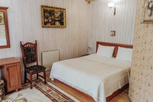 Double Room with Balcony room in Hotel Velyka Vedmedytsya