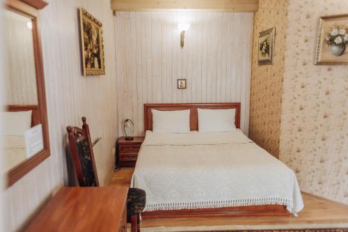 Double Room with Balcony image 2