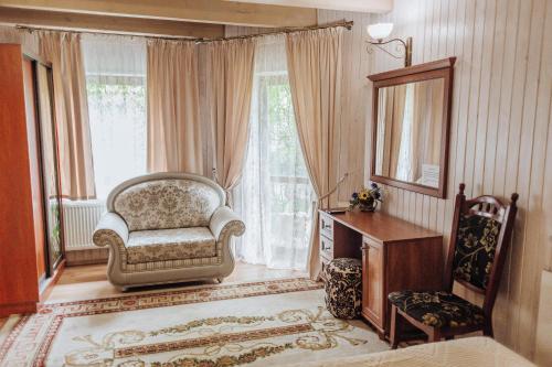 Double Room with Balcony image 6