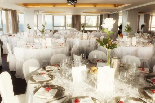 餐廳, 城市酒店 (City Hotel) in 塞尼加利亞