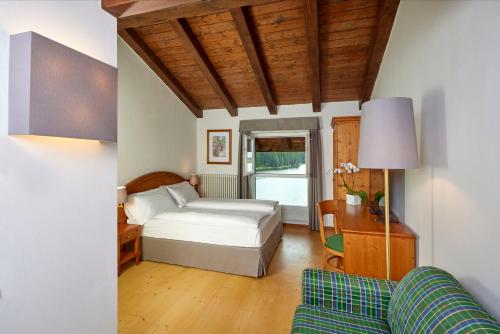 Double or Twin Room with Lake View