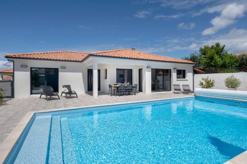 Maison récente de plain-pied avec piscine à La Plaine sur Mer - Location saisonnière - La Plaine-sur-Mer