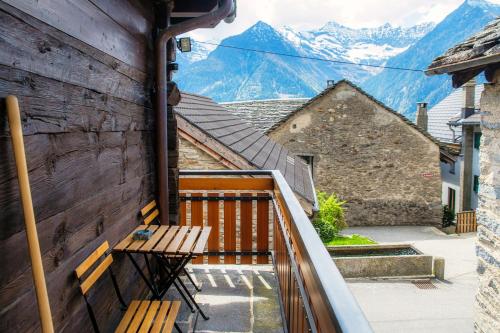 Baita dal Gat by Quokka 360 - Stylish Wooden Chalet Retreat in Faido in Sobrio