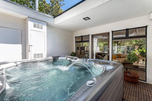 Multiview Manor in Los Angeles, USA