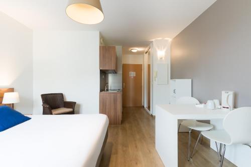 2 double beds