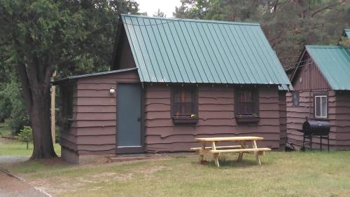 Moreno's Cottages - image 9