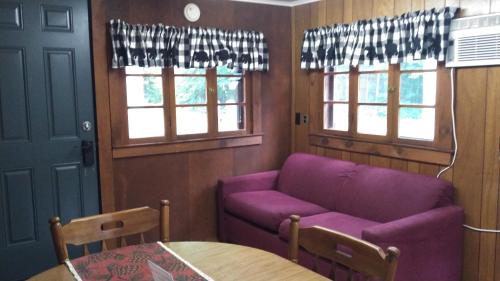 Moreno's Cottages - image 12