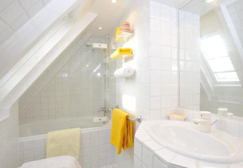 One-Bedroom Apartment-Waterkant image 6