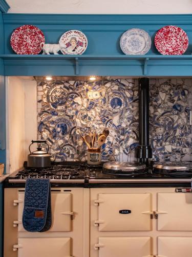 Sawcliffe Manor Country House with Natural Spa - Self Checkin Farmstay