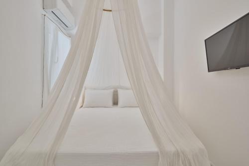 Alice's Noble House – Mykonos, UT