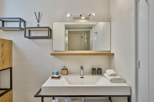 Alice's Noble House – Mykonos, UT