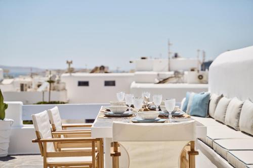 Alice's Noble House – Mykonos, UT
