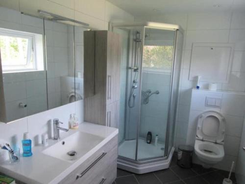 Airbnb and Booking at Postvegen 95 in Vigra