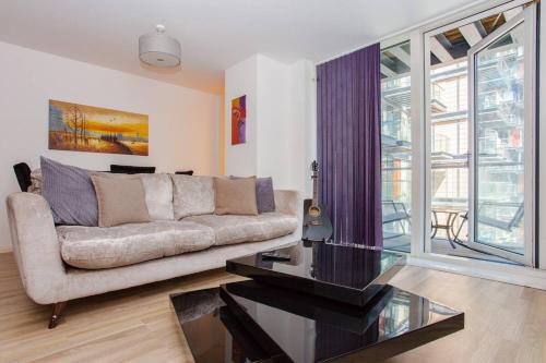 1 Bed in Canary Wharf with Vibrant City Views, Londýn (fotografie 3)