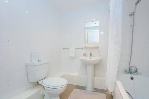 1 Bed in Canary Wharf with Vibrant City Views, Londýn (fotografie 10)