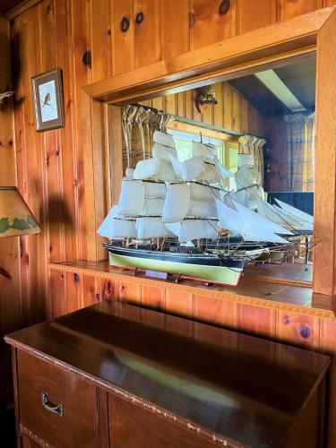 Somewhere In Time - RETRO SPACIOUS COTTAGE with PRIVATE SANDY BEACH in Wiarton, Canada