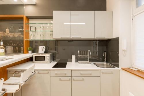 Retro Budapest Dream Suite Near The Danube - image 8