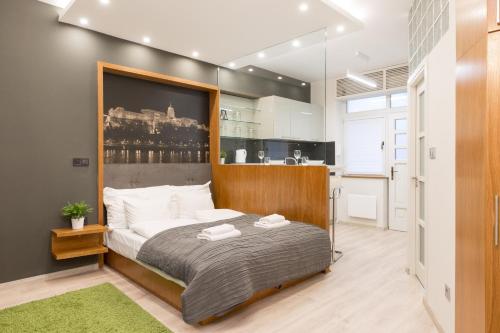 Retro Budapest Dream Suite Near The Danube - main image